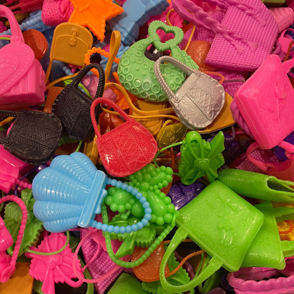 100pcs. Mix Toy Colorful Purses-Fashion Doll Accessories-purses, shoes, jewelry, etc.