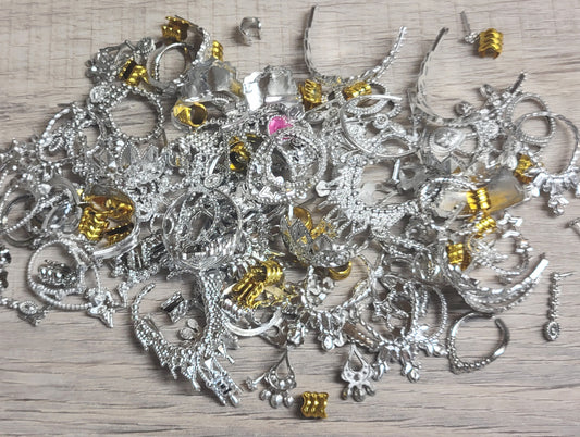 100pcs. of GOLD and SILVER Jewelry-for fashion dolls