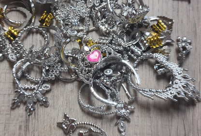 100pcs. of GOLD and SILVER Jewelry-for fashion dolls