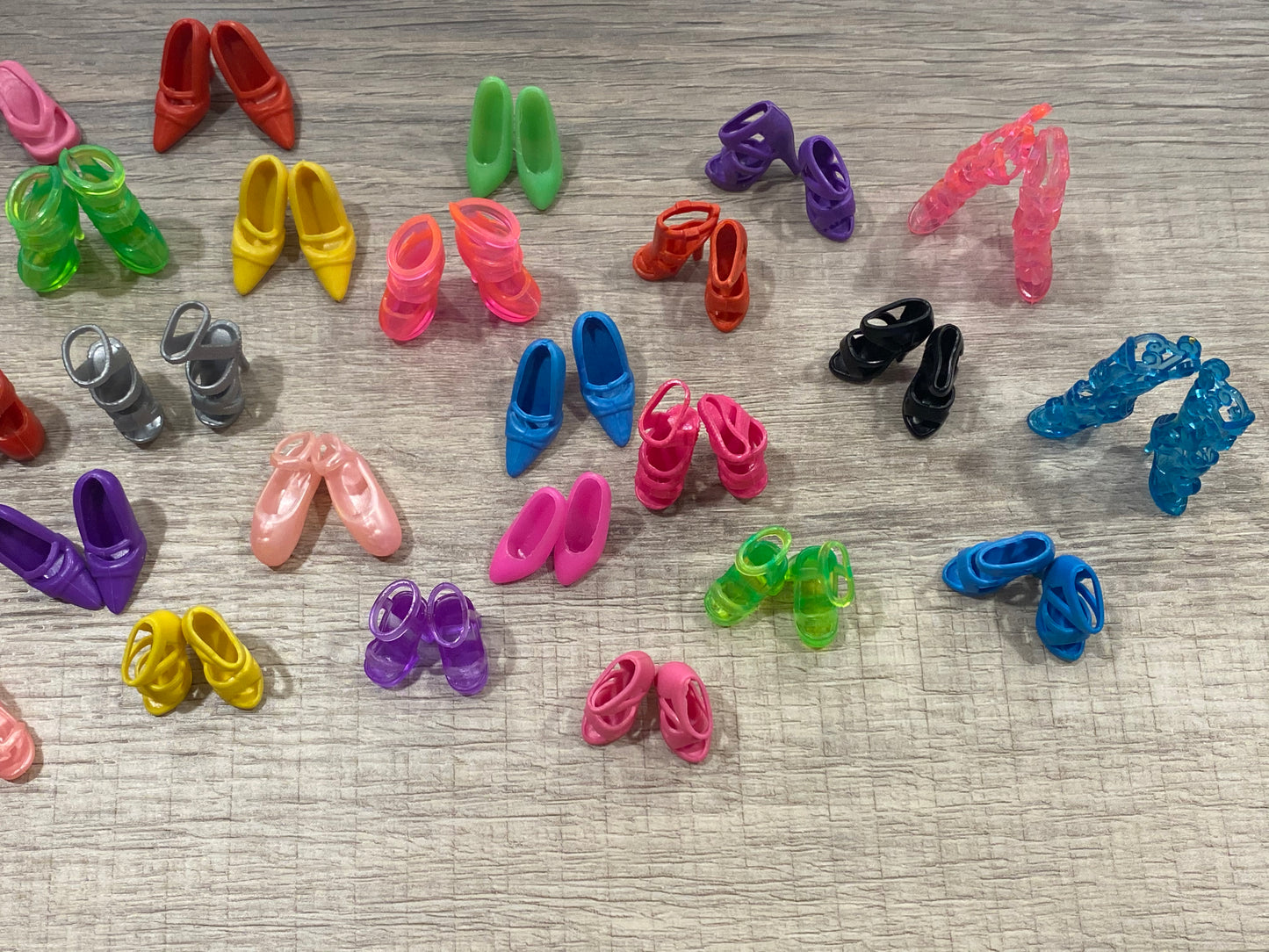 20 pairs of Mix Lot Fashion Doll Shoes